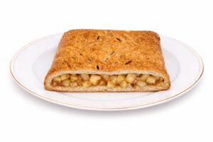 Пирог с яблоками и корицей