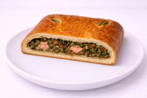 Пирог с лососем и шпинатом